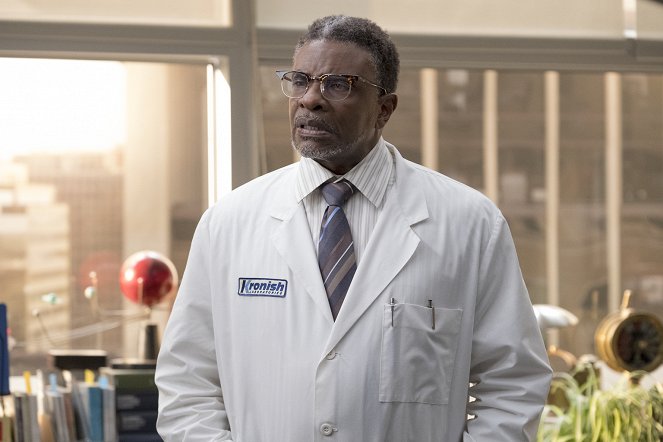 Future Man - Season 1 - A Riphole in Time - Photos - Keith David