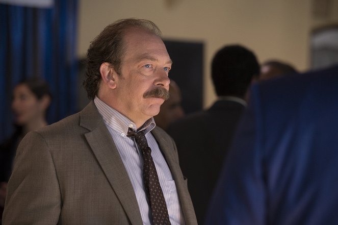 The Looming Tower - Tuesday - Van film - Bill Camp