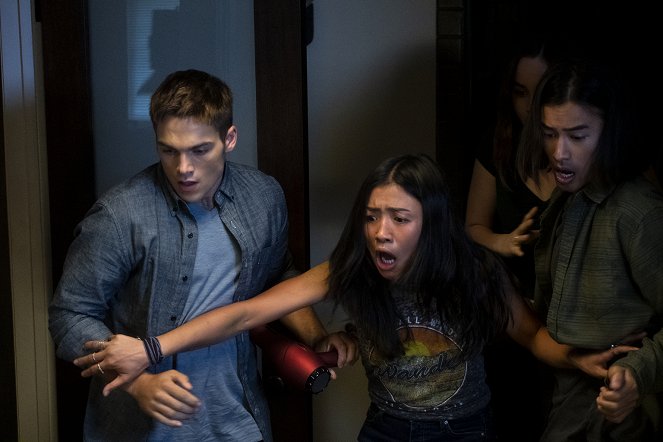 Light as a Feather - …Cold as Ice - Filmfotos - Dylan Sprayberry, Brianne Tju, Jordan Rodrigues