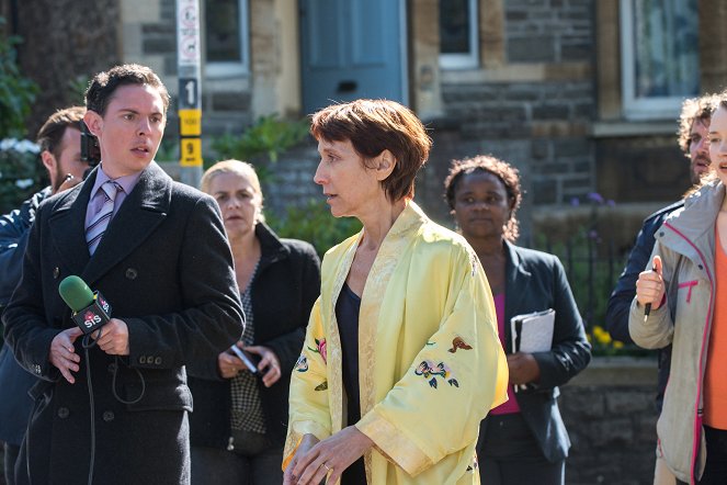 National Treasure: Kiri - Episode 3 - Photos - Lia Williams