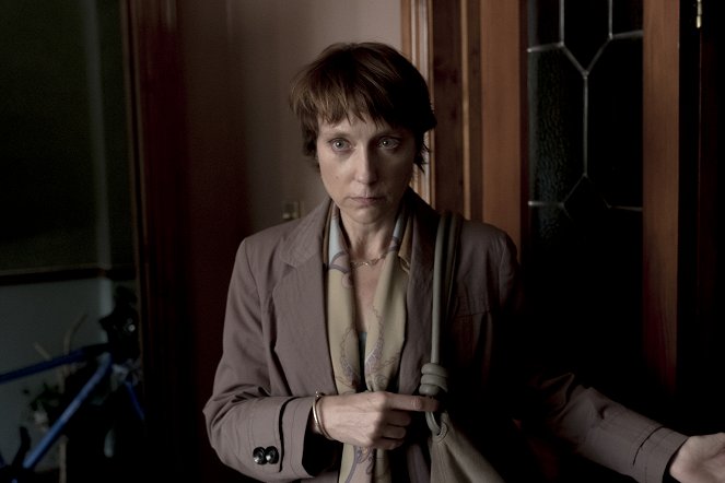 National Treasure: Kiri - Episode 3 - Photos - Lia Williams