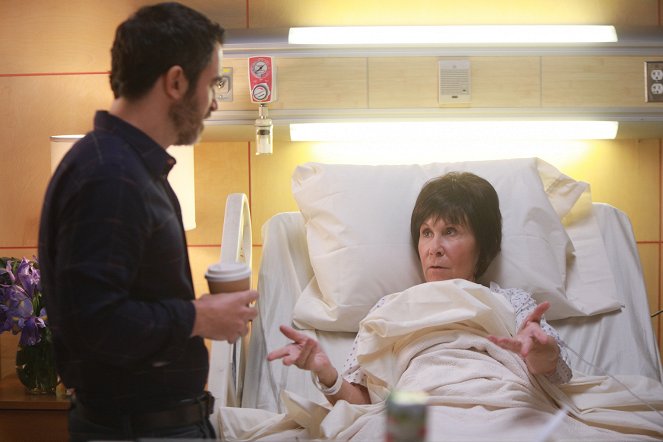 The Mindy Project - It Had to Be You - Photos - Rhea Perlman
