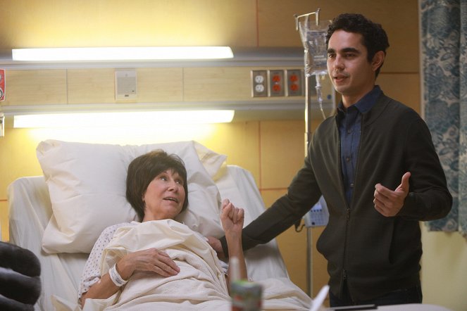The Mindy Project - It Had to Be You - Photos - Rhea Perlman, Max Minghella