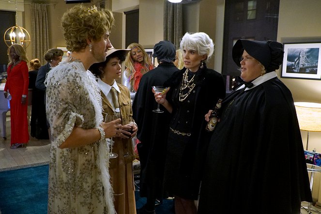 The Mindy Project - Season 6 - Jeremy & Anna's Meryl Streep Costume Party - Photos