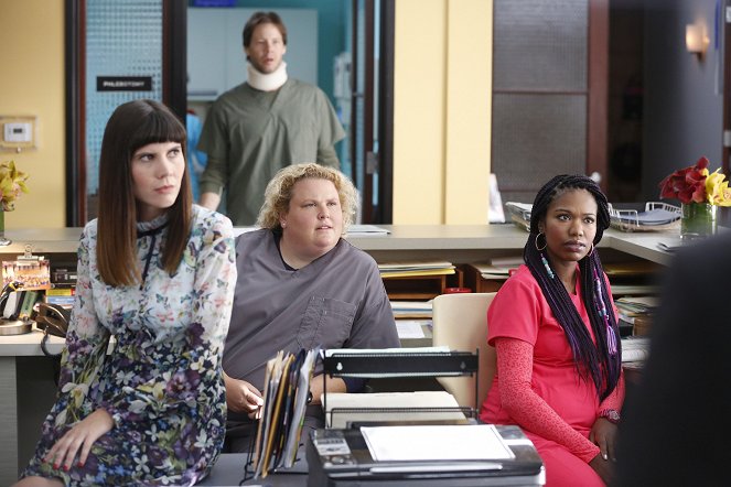 The Mindy Project - Season 6 - Die Meryl-Streep-Kostümparty - Filmfotos - Fortune Feimster, Xosha Roquemore