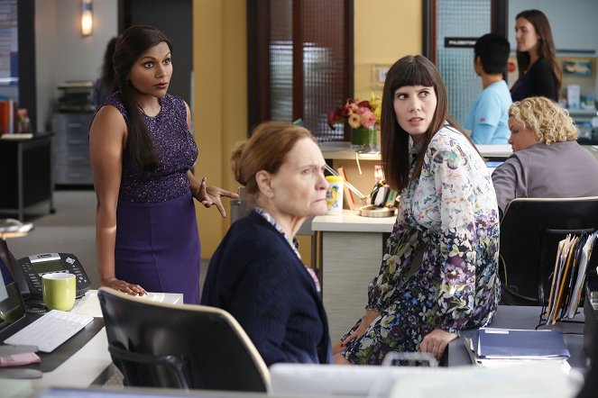 The Mindy Project - Season 6 - Jeremy & Anna's Meryl Streep Costume Party - Photos