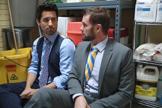 The Mindy Project - Is That All There Is? - Photos - Ed Weeks, Garret Dillahunt