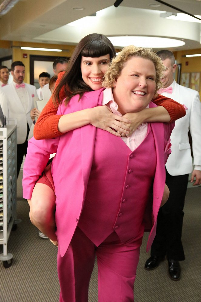 The Mindy Project - A Decent Proposal - Photos - Fortune Feimster