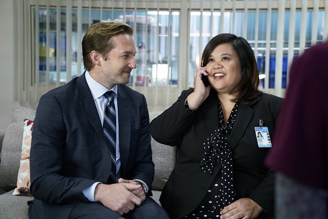 The Mindy Project - Mindy Lahiri Is a White Man - Photos