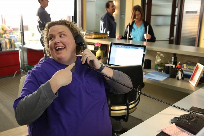 The Mindy Project - Season 5 - Dibs - Photos - Fortune Feimster