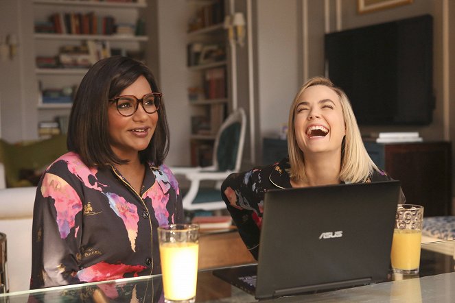 The Mindy Project - Dibs - Photos - Mindy Kaling, Rebecca Rittenhouse