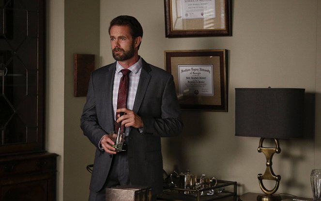 The Mindy Project - Season 5 - Take My Ex Wife, Please - Photos - Garret Dillahunt