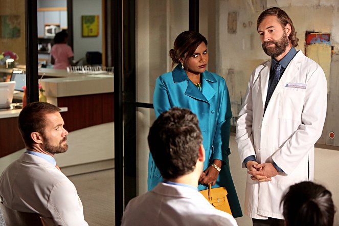 Świat według Mindy - Season 5 - Nurses' Strike - Z filmu - Garret Dillahunt, Mindy Kaling, Mark Duplass