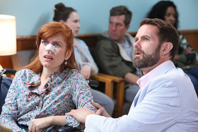The Mindy Project - Season 4 - There's No Crying in Softball - De la película - Maria Thayer, Garret Dillahunt