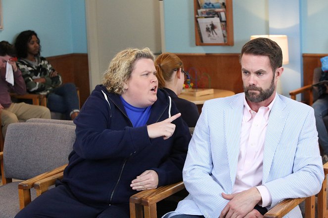 The Mindy Project - Season 4 - There's No Crying in Softball - Photos - Fortune Feimster, Garret Dillahunt
