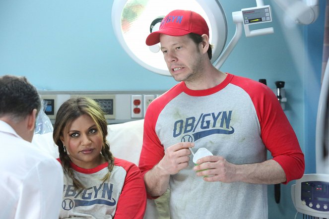 The Mindy Project - Season 4 - There's No Crying in Softball - De la película - Mindy Kaling, Ike Barinholtz