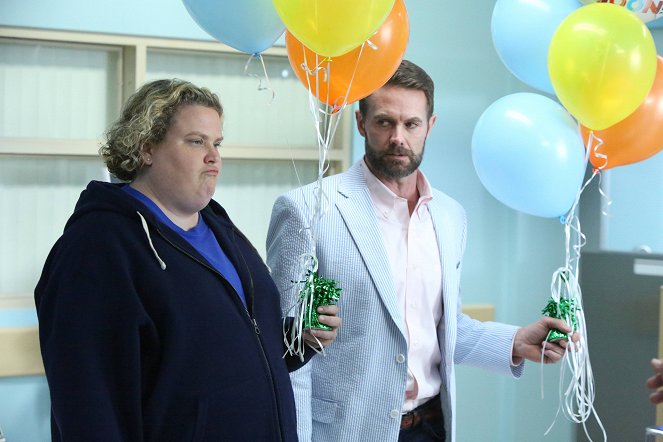 The Mindy Project - Season 4 - There's No Crying in Softball - Photos - Fortune Feimster, Garret Dillahunt