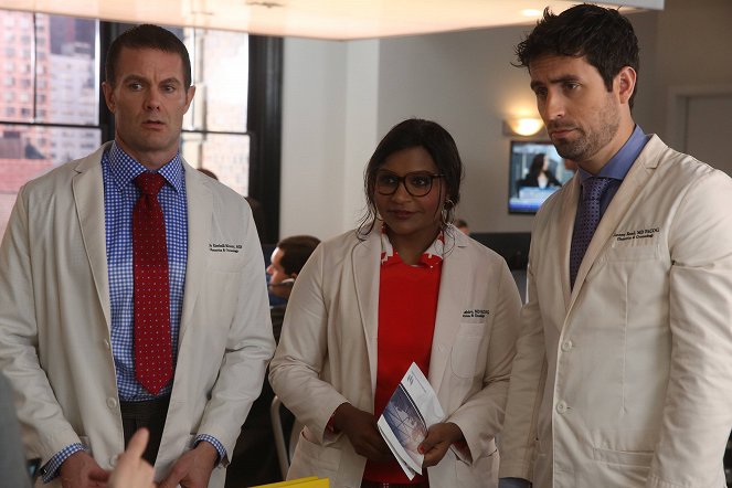 The Mindy Project - Finanzprobleme - Filmfotos - Garret Dillahunt, Mindy Kaling, Ed Weeks
