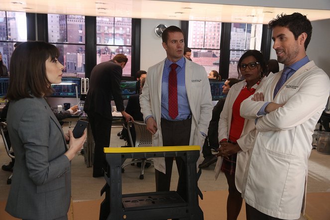 The Mindy Project - Season 4 - So You Think You Can Finance - Photos - Cristin Milioti, Garret Dillahunt, Mindy Kaling, Ed Weeks
