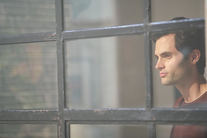 You - Season 1 - You Got Me Babe - Photos - Penn Badgley