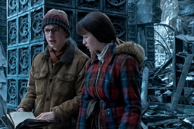 A Series of Unfortunate Events - Slippery Slope: Part 2 - Photos - Louis Hynes, Malina Weissman