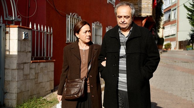 Sila ženy - Season 2 - Episode 7 - Z filmu - Bennu Yıldırımlar, Şerif Erol