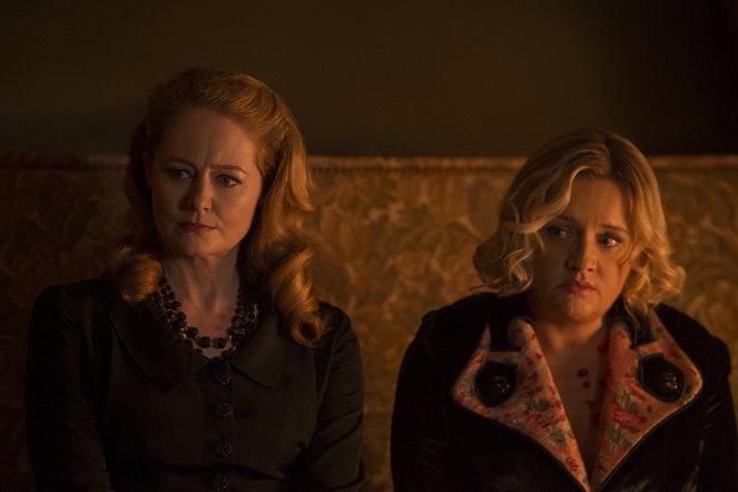 Chilling Adventures of Sabrina - Chapter One: October Country - Photos - Miranda Otto, Lucy Davis