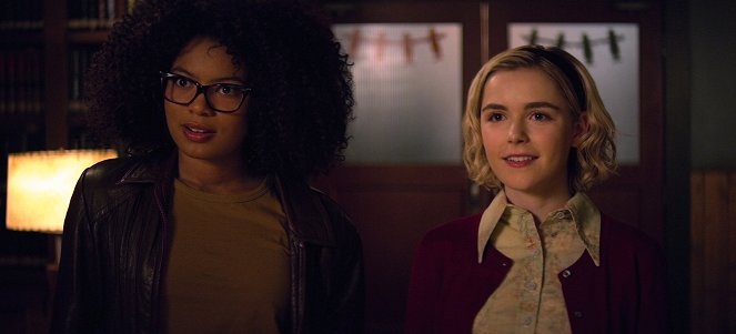 Sabrina: Pimeällä puolella - Kolmas luku: The Trial of Sabrina Spellman - Kuvat elokuvasta - Jaz Sinclair, Kiernan Shipka