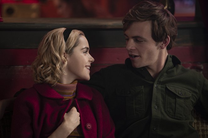 Sabrina hátborzongató kalandjai - Negyedik fejezet: Boszorkányakadémia - Filmfotók - Kiernan Shipka, Ross Lynch