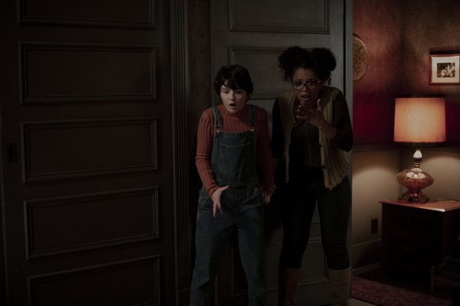 Chilling Adventures of Sabrina - Chapter Four: Witch Academy - Photos - Lachlan Watson, Jaz Sinclair