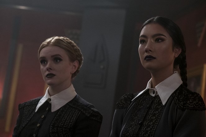Chilling Adventures of Sabrina - Chapter Eight: The Burial - Photos - Abigail Cowen, Adeline Rudolph