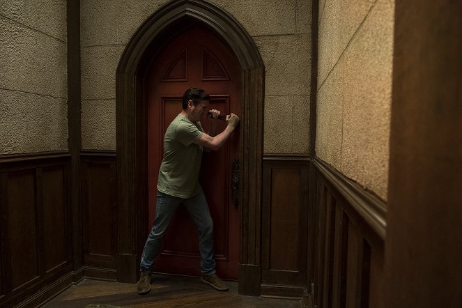 The Haunting - The Haunting of Hill House - Steven Sees a Ghost - Photos - Timothy Hutton