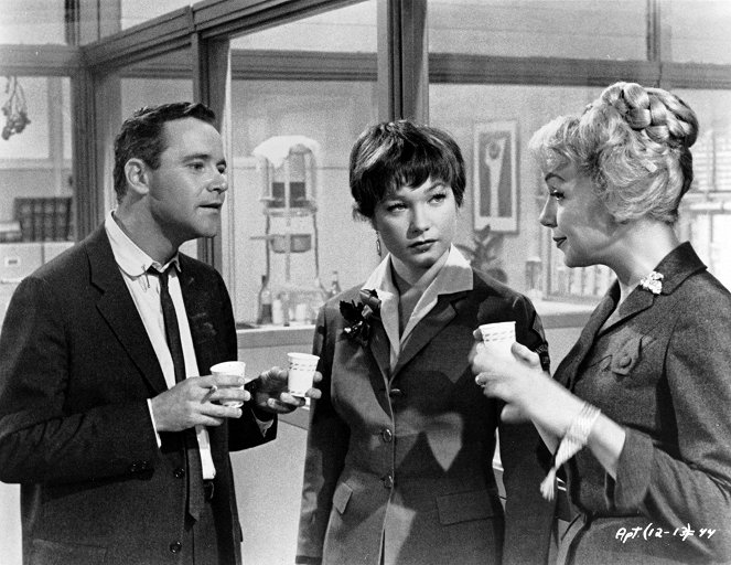 The Apartment - Van film - Jack Lemmon, Shirley MacLaine, Edie Adams