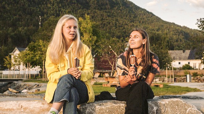Lovleg - Føle det i augneblinken - Filmfotos - Kristine Ryssdalsnes Horvli, Ingrid Tykhelle Kayser