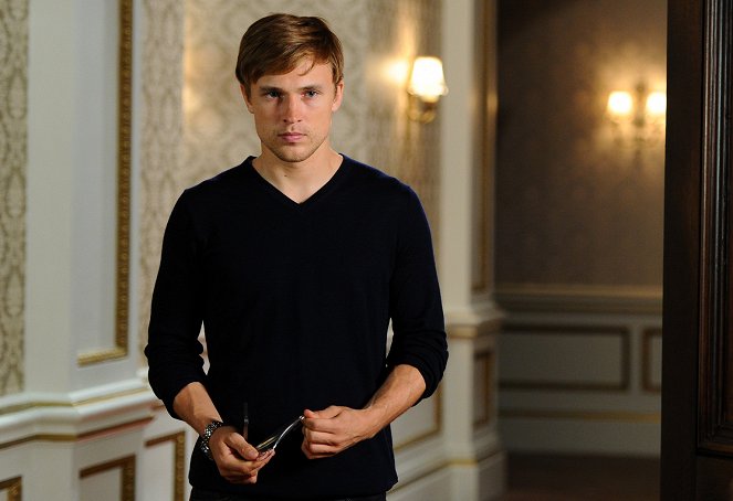 The Royals - Season 1 - We Are Pictures, or Mere Beasts - Photos - William Moseley