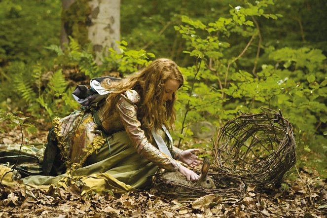 Tajemnica Rajskiego Wzgórza - Z filmu - Dakota Blue Richards