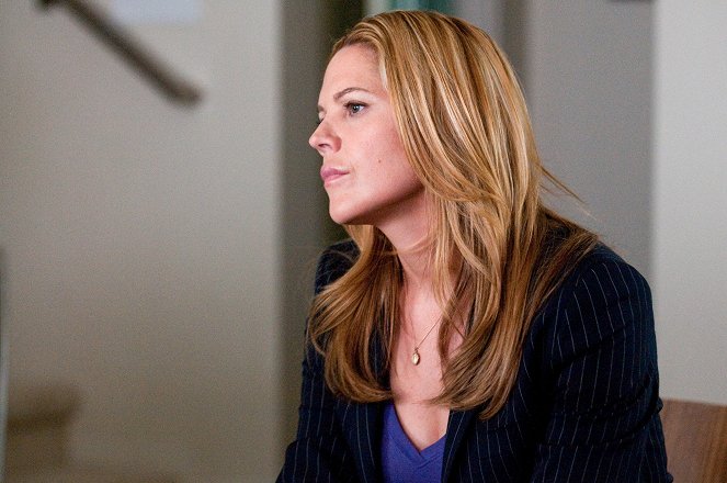 In Plain Sight - WitSec Stepmother - Photos - Mary McCormack