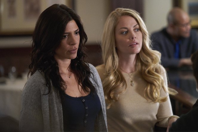 Private Eyes - Getaway with Murder - Photos - Cindy Sampson, Bree Williamson