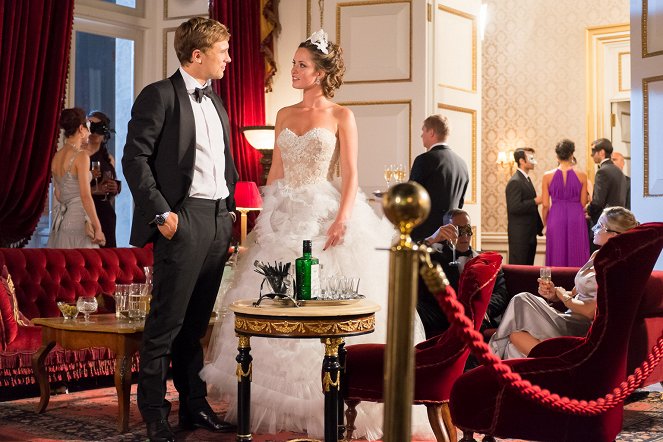 The Royals - Unmask Her Beauty to the Moon - Photos - William Moseley, Merritt Patterson