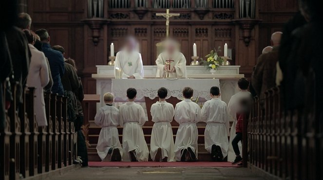 Pédophilie dans l'Eglise : Le poids du silence - Filmfotos