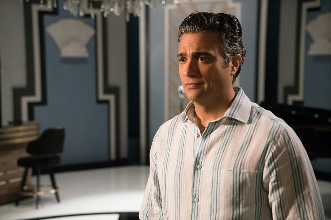 Jane the Virgin - Chapter Forty-One - Photos - Jaime Camil