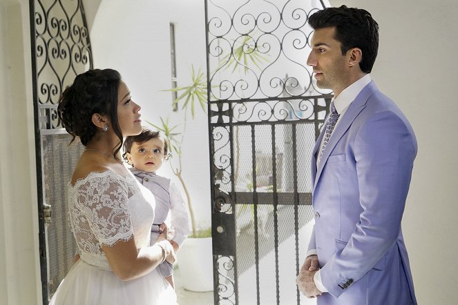 Jane the Virgin - Chapter Forty-Four - Photos - Gina Rodriguez, Justin Baldoni