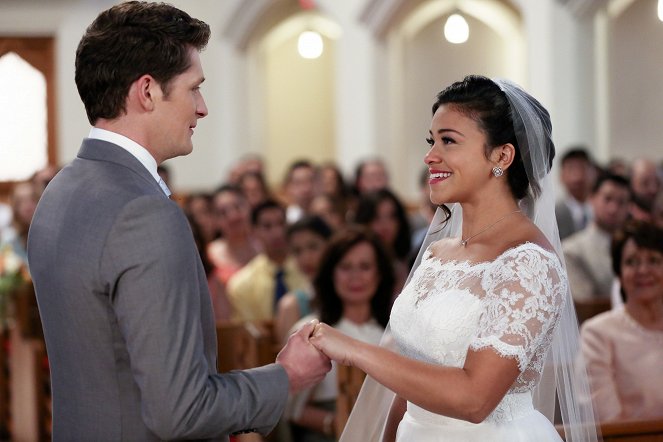 Jane the Virgin - Chapter Forty-Four - Photos - Brett Dier, Gina Rodriguez