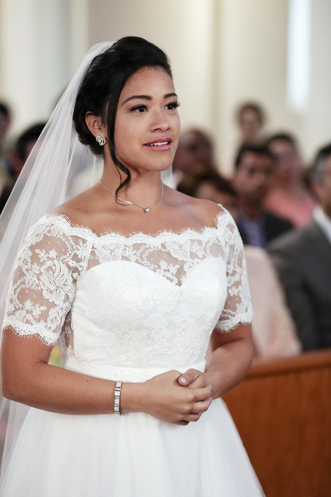 Jane the Virgin - Chapter Forty-Four - Photos - Gina Rodriguez