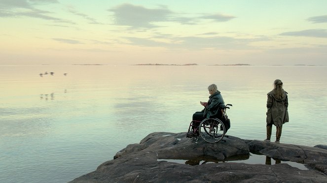 Tuhka - Filmfotók - Hellen Willberg, Stella Laine