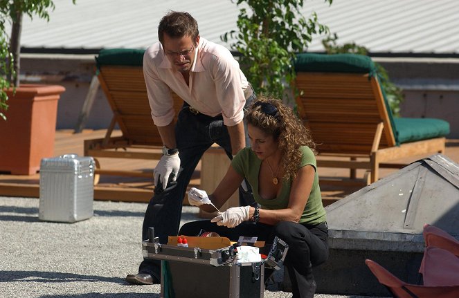 CSI: NY - Season 2 - Grand Murder at Central Station - Photos - Carmine Giovinazzo, Melina Kanakaredes