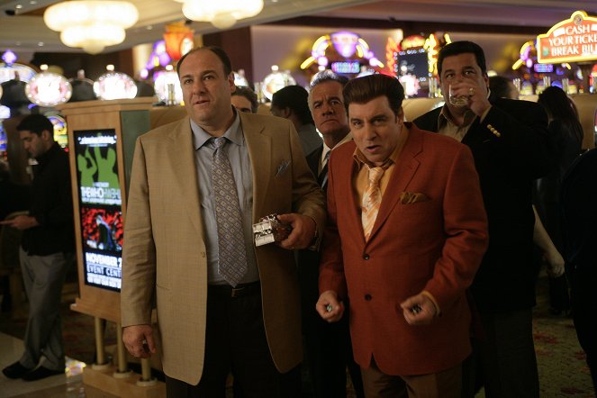 The Sopranos - Chasing It - Photos - James Gandolfini, Tony Sirico, Steven Van Zandt