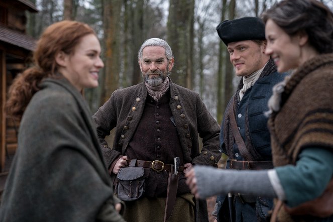 Outlander - The Birds and the Bees - Photos - Duncan Lacroix, Sam Heughan