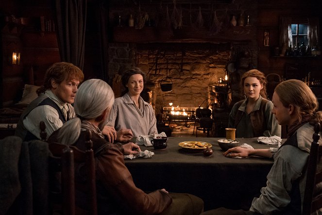 Outlander - Die Highland-Saga - Familie - Filmfotos - Sam Heughan, Caitríona Balfe, Sophie Skelton, John Bell