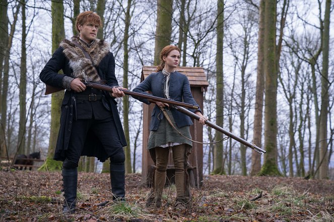 Outlander - The Birds and the Bees - Photos - Sam Heughan, Sophie Skelton